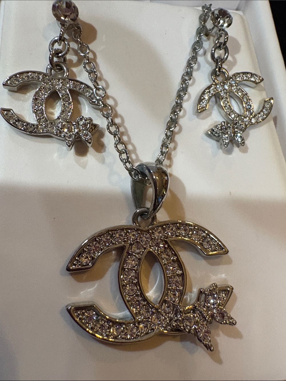 Beautiful Crystal necklace and earrings.
